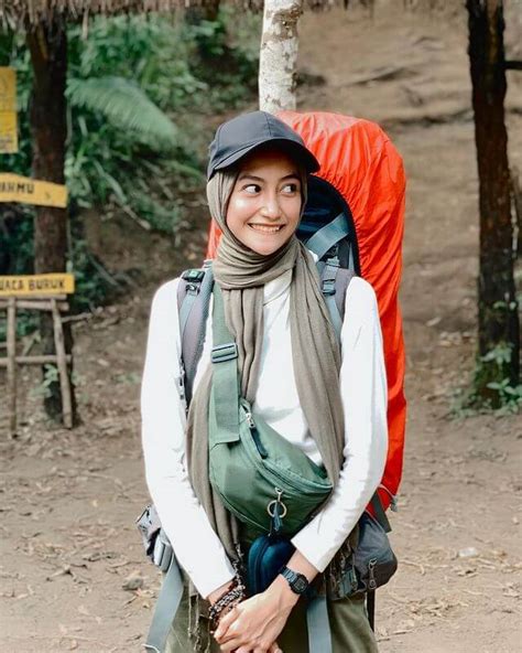 Nomor 6 Kayanya Mitos Deh, Ini Dia Tipe-Tipe Wanita Pendaki Gunung