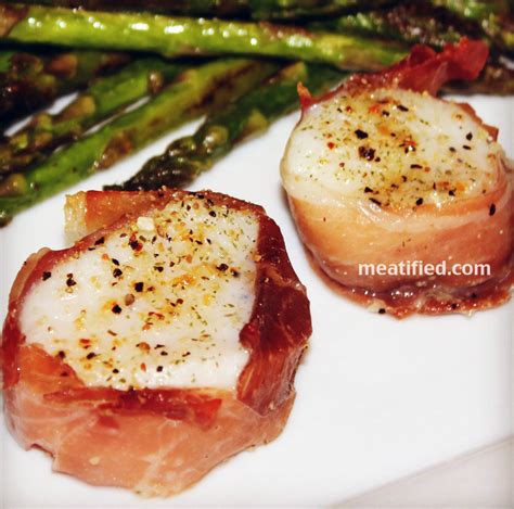 Prosciutto Scallops with Seared Asparagus - meatified