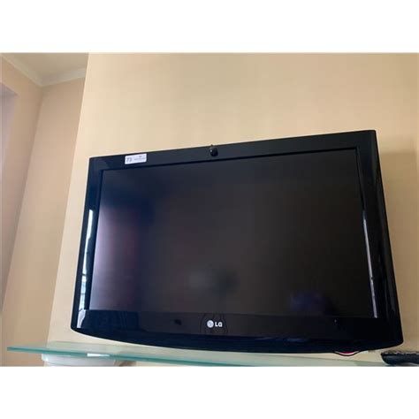 32" LG TV (Model No. 32LH250H-UA) w/ Wall Mount - Beck Auctions Inc.