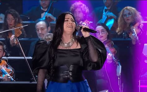 Amy Lee de Evanescence actuando en el concierto de Navidad del Vaticano