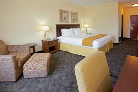 Discount Coupon for Holiday Inn Express Hotel & Suites Pearland in Pearland, Texas - Save Money!