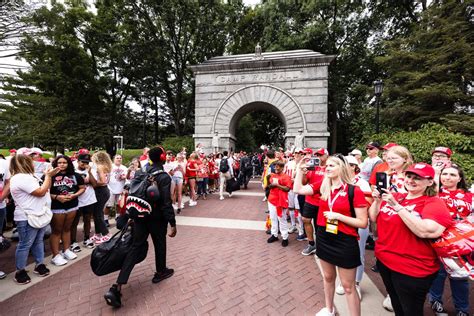 Wisconsin Badgers on Twitter: "Back home with our Badgers 🙌"