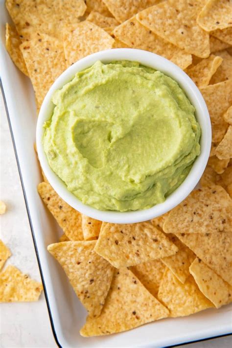 Guacamole Dip (Restaurant Style, 3 Ingredients) - 40 Aprons