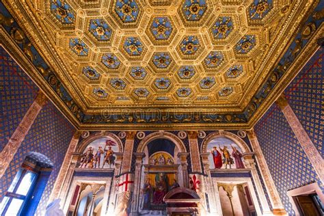 Interiors of Palazzo Vecchio, Florence, Italy Editorial Stock Photo - Image of tuscany, ceiling ...