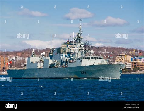 Halifax class frigate HMCS TORONTO (FFH 333) departs Halifax Harbour Stock Photo - Alamy