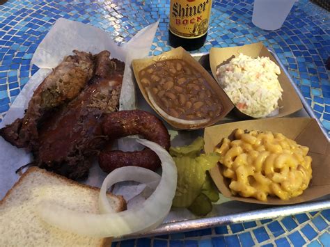 [i ate] Texas BBQ - Beef brisket and sides with a Shiner Bock : r/food