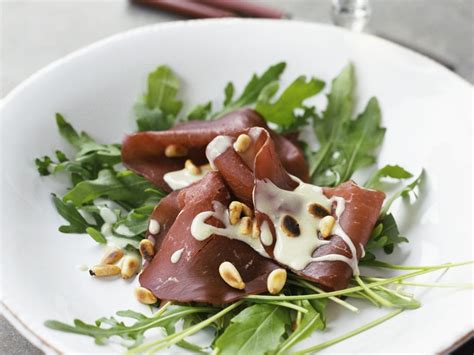 Bresaola salad with gorgonzola sauce Recipe | EatSmarter