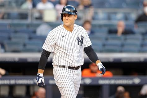 New York Yankees 1B Anthony Rizzo hits first home run at Yankee Stadium ...