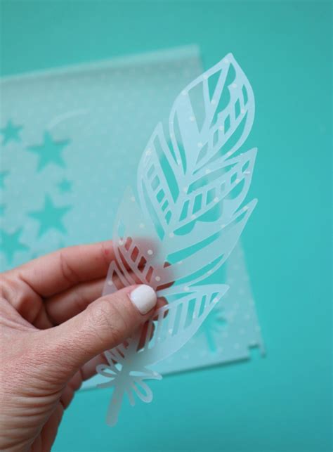 Cutting paper with the silhouette cameo - A girl and a glue gun