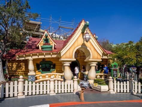 Mickey Mouse House in Toontown, Disneyland Editorial Photography ...