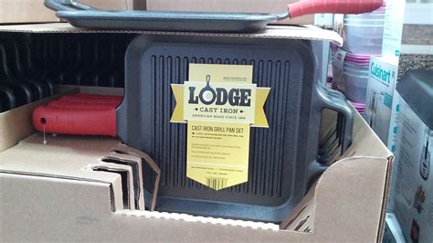 Lodge Cast Iron Grill Pan Set with Silicone Handle Holder | Costco ...