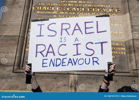 'BDS' And 'Free Palestine' Graffiti On Israeli Separation Wall ...