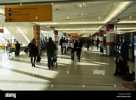 Edinburgh airport arrivals hi-res stock photography and images - Alamy