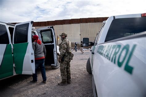 Lukeville border closure: Hundreds wait for days in Arizona desert