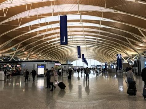 Inside Terminal 2 Shanghai Pudong International Airport PVG - YouTube