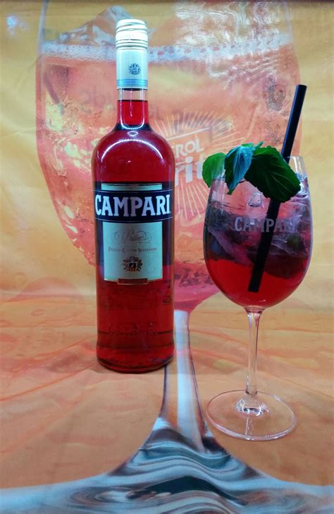 Campari Sprizz ( Campari, Prosecco, Minze, Soda) | Campari, Liquor, Vodka bottle