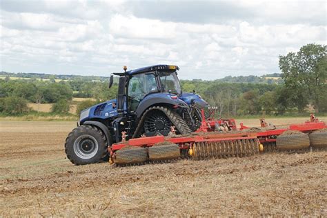 New Holland T8 tractor: New chapter for Genesis - Profi