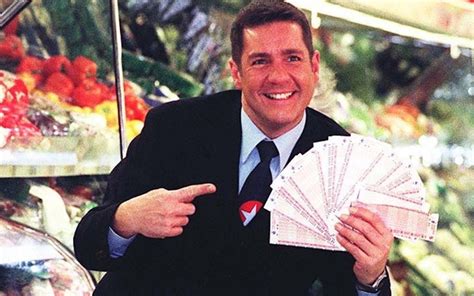 Dale Winton: Supermarket Sweep presenter's secret heartache | Jewish News