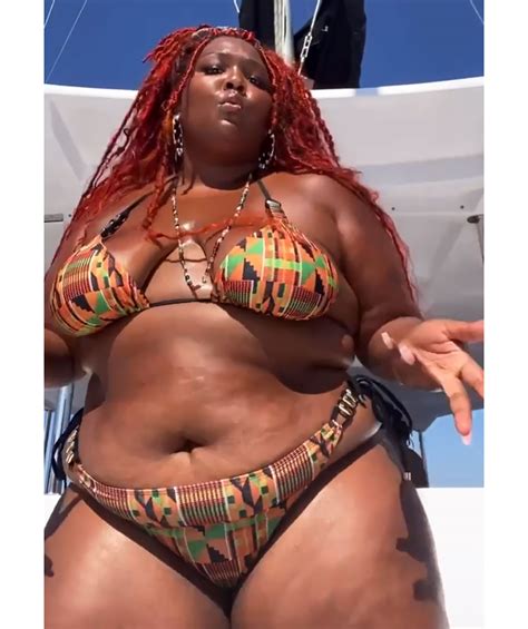 Lizzo's Bikini Body, Sexy Swimsuit Style: Pics