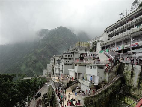 File:Vaishno Devi Bhawan.jpg - Wikimedia Commons