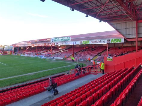 Extreme Football Tourism: ENGLAND: Bristol City FC