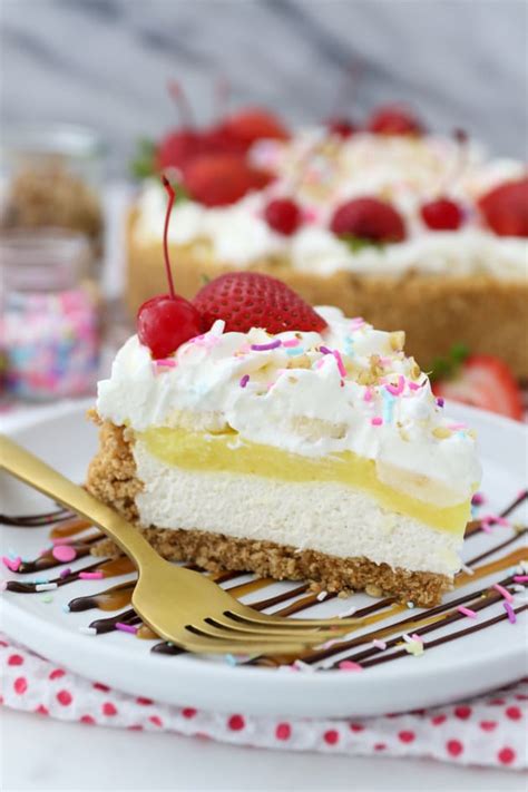 No-Bake Banana Split Pie - Food Fanatic