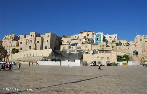 Excavations in Western Wall Plaza - BiblePlaces.com