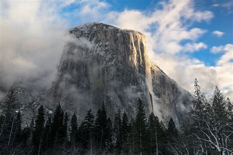 Large rock falls off Yosemite's El Capitan - Los Angeles Times