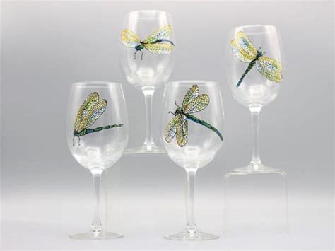 6 Creative Wine Glass Decorating Ideas That Will Impress Your Friends ...