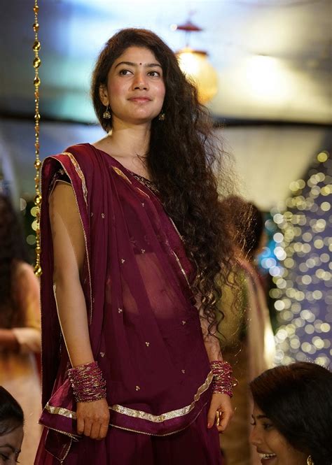 Sai Pallavi Hot Latest HQ Pics Photos In Short Cloths