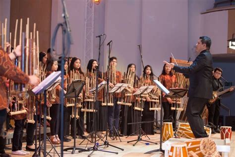 Gelar Konser Amal, Angklung Hamburg Orchestra Hipnotis Penonton