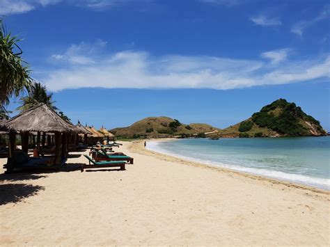 11 Spot Foto Pantai Kuta Lombok NTB (HTM, Rute, Jam Buka)