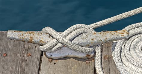 How To Tie The Cleat Hitch Knot (And The 1 Mistake Most Boaters Make)