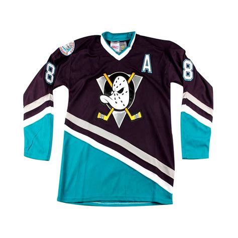 Vintage Hockey Jersey | WHAT’S ON THE STAR?