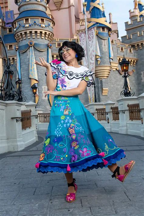 Mirabel, Moana & More Character Meet & Greets Coming to Disney World ...