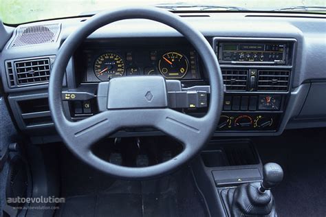 RENAULT 19 - renault-19_interior_10.jpg