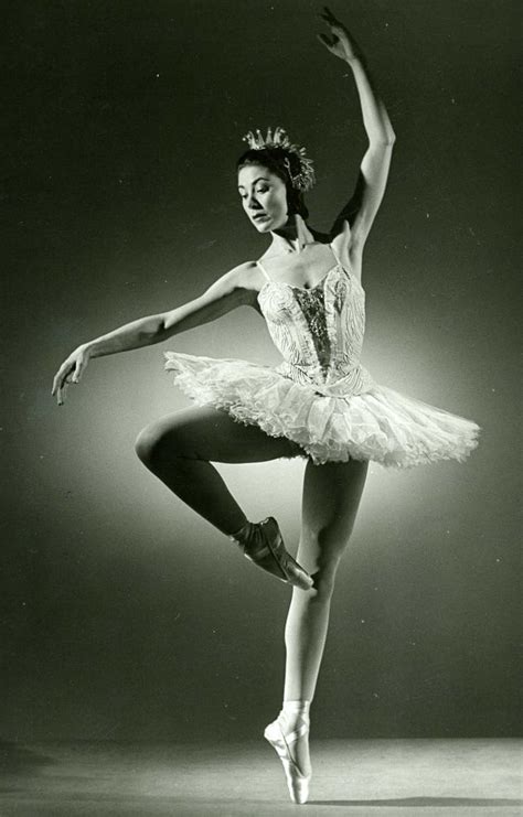 Biography of Margot Fonteyn British dancer