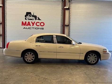 2007 LINCOLN Town Car - Mayco Auctions