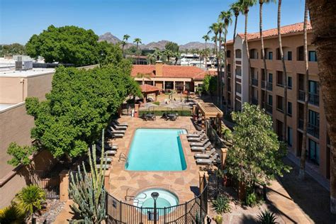 Courtyard by Marriott Phoenix Camelback - ReservationDesk.com