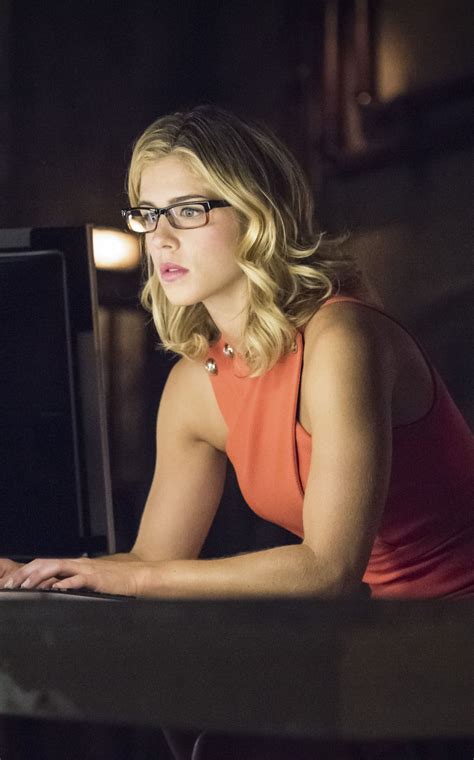 Felicity Smoak's glasses are the greatest frames, if only they were ...