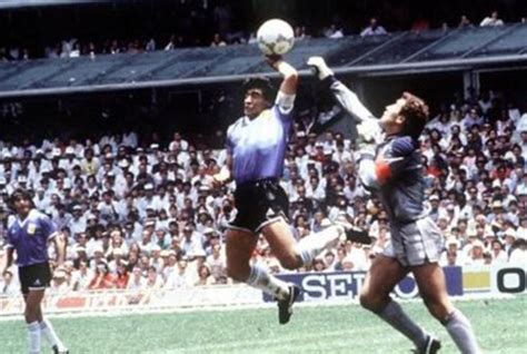 Maradona: "La mano de Dios" y el mejor gol del siglo XX cumplen 31 años ...