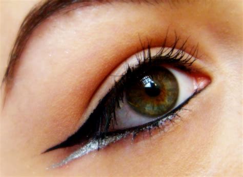 Musette: Double winged eyeliner