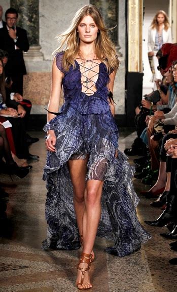 La-La Linh: Trendy Tuesdays: The High-Low Hem Dress