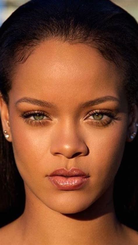 Pin de Martin Phipps en Rihanna