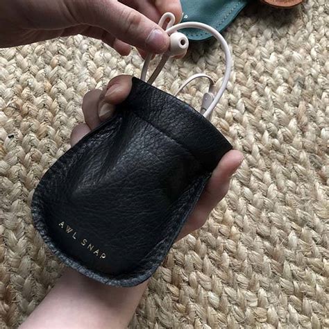 Handmade Pebble Leather Pinch Pouch | Gadgetsin