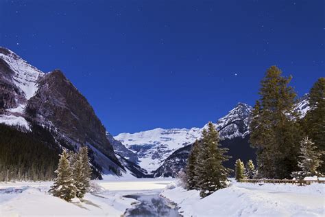 Lake Louise by Moonlight – in Winter – The Amazing Sky