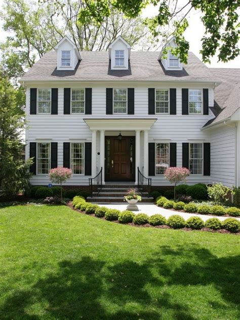 Fabulous front yard walkway landscaping ideas (7 | Traditional exterior, Colonial exterior ...