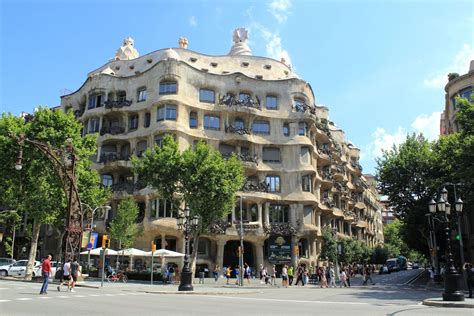 Passeig de Gràcia : perfect place to shop ! Antonio Gaudí, Catalonia Spain, Tours, Exterior ...