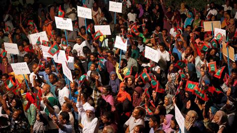 Maldives court jails 2 Supreme Court justices