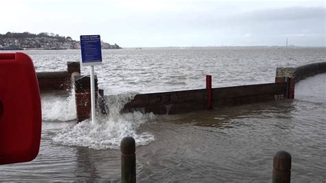 Isle of Wight Snapshot - Flooding at East Cowes January 2014 - YouTube